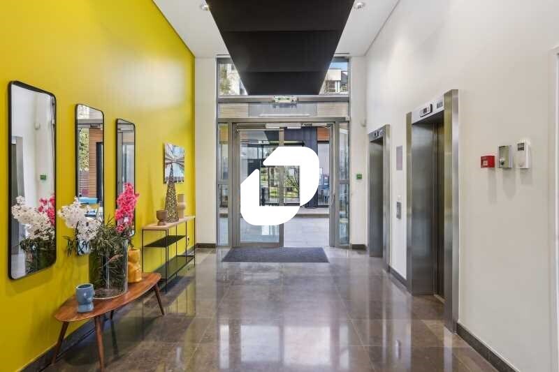 31-33 Avenue Jules Rimet, Saint-Denis to rent - Lobby - Image 3 of 19