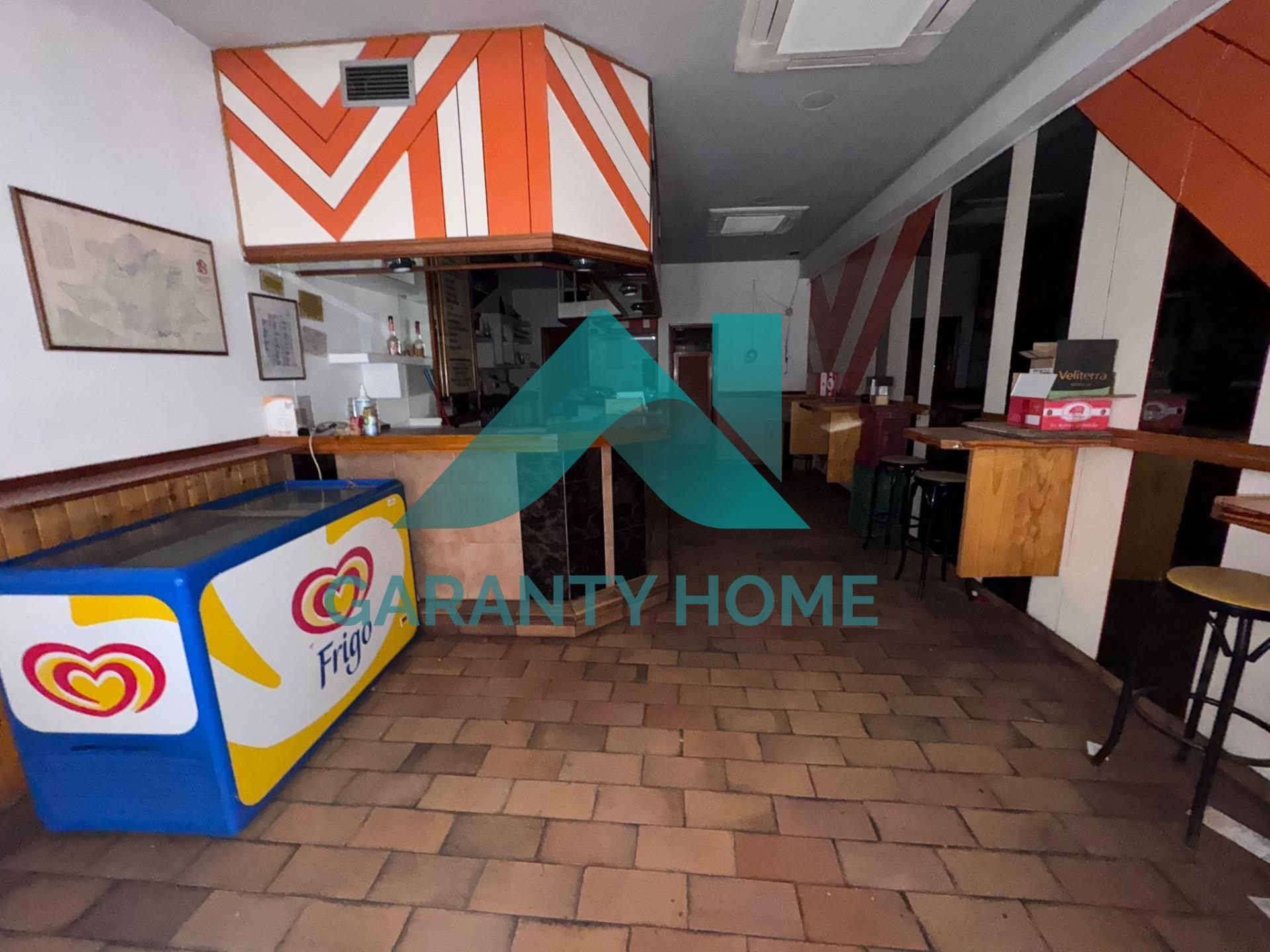 Retail in Cáceres, Cáceres to rent Interior Photo- Image 1 of 8