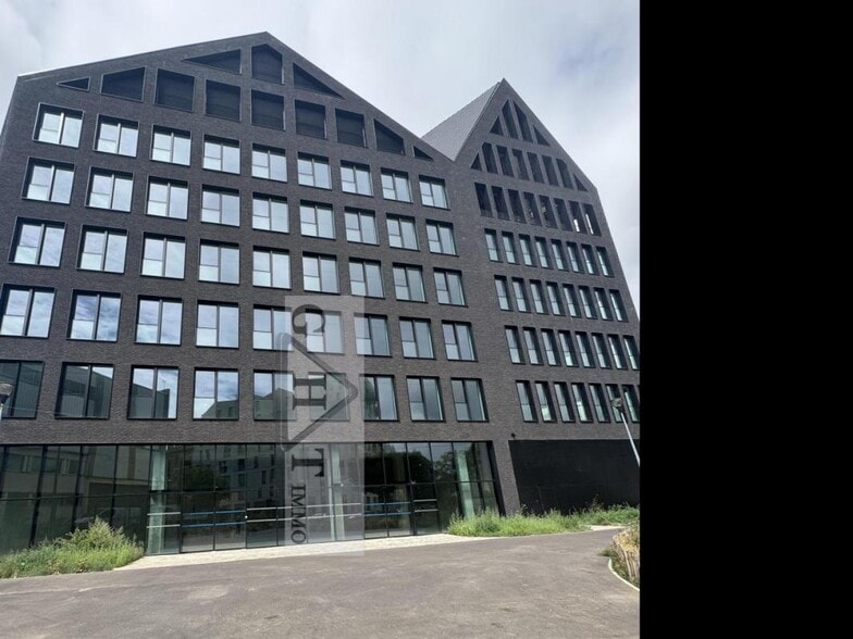 Retail in Ivry-sur-Seine to rent - Building Photo - Image 1 of 3