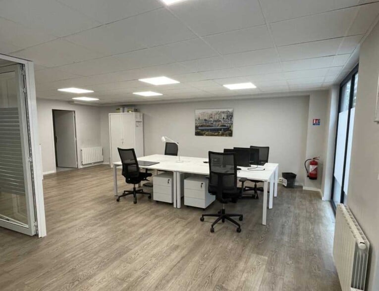 Office in Paris for sale - Interior Photo - Image 3 of 4