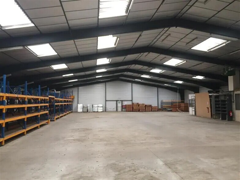 Light Industrial in Nantes to rent - Interior Photo - Image 2 of 5