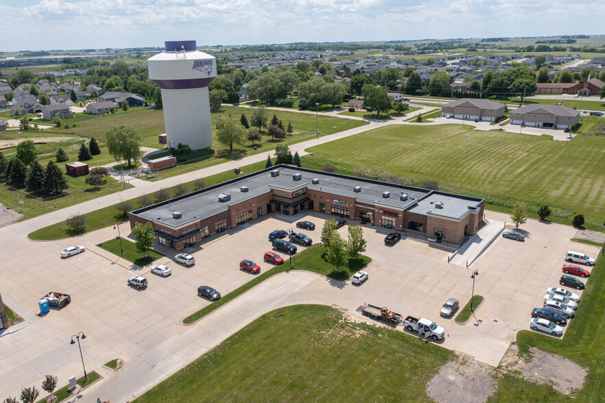 Greenhill Rd, Cedar Falls, IA for rent - Building Photo - Image 2 of 7