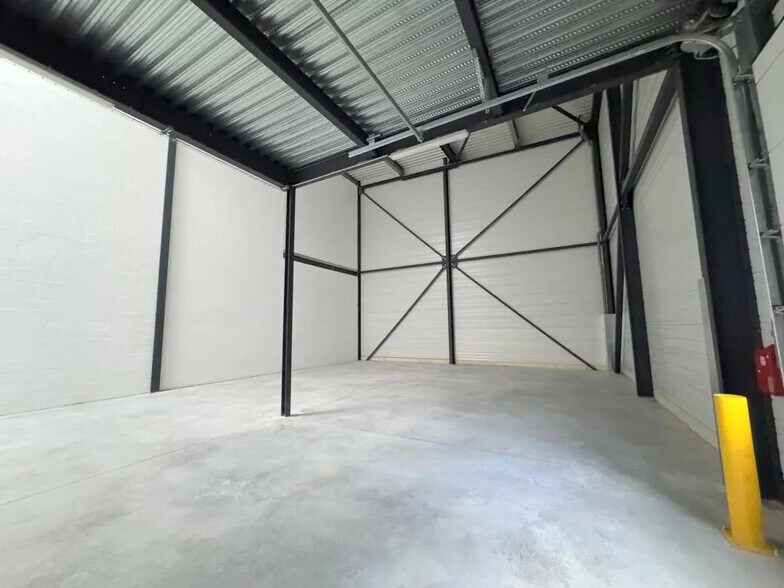 Light Industrial in Pontoise to rent - Building Photo - Image 2 of 27