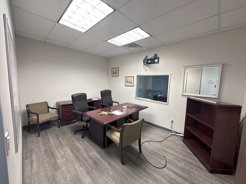 10016 N US 59 Hwy, Houston, TX for sale - Interior Photo - Image 3 of 17