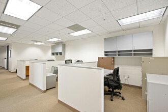 1990 S Bundy Dr, Los Angeles, CA to rent Interior Photo- Image 2 of 11