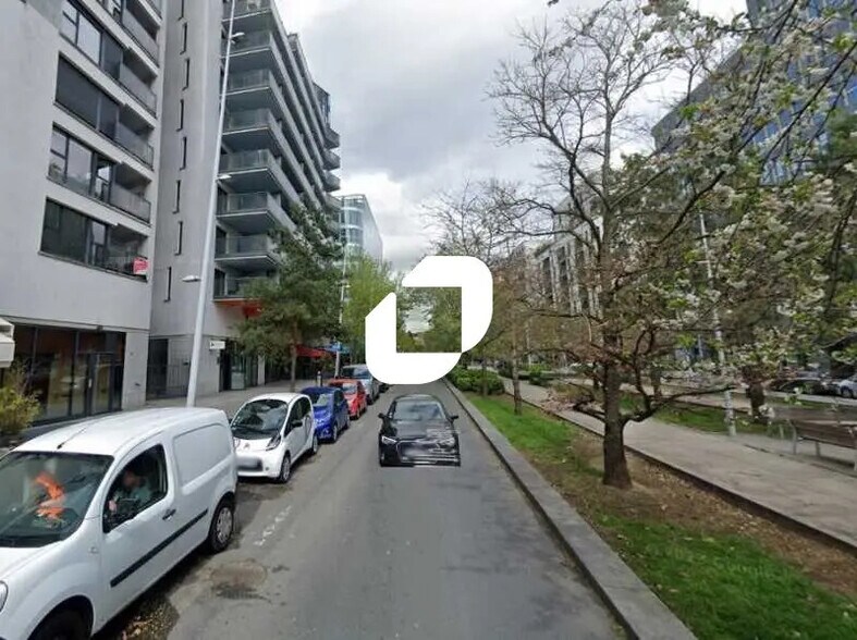 Retail in Boulogne-Billancourt to rent - Building Photo - Image 1 of 3