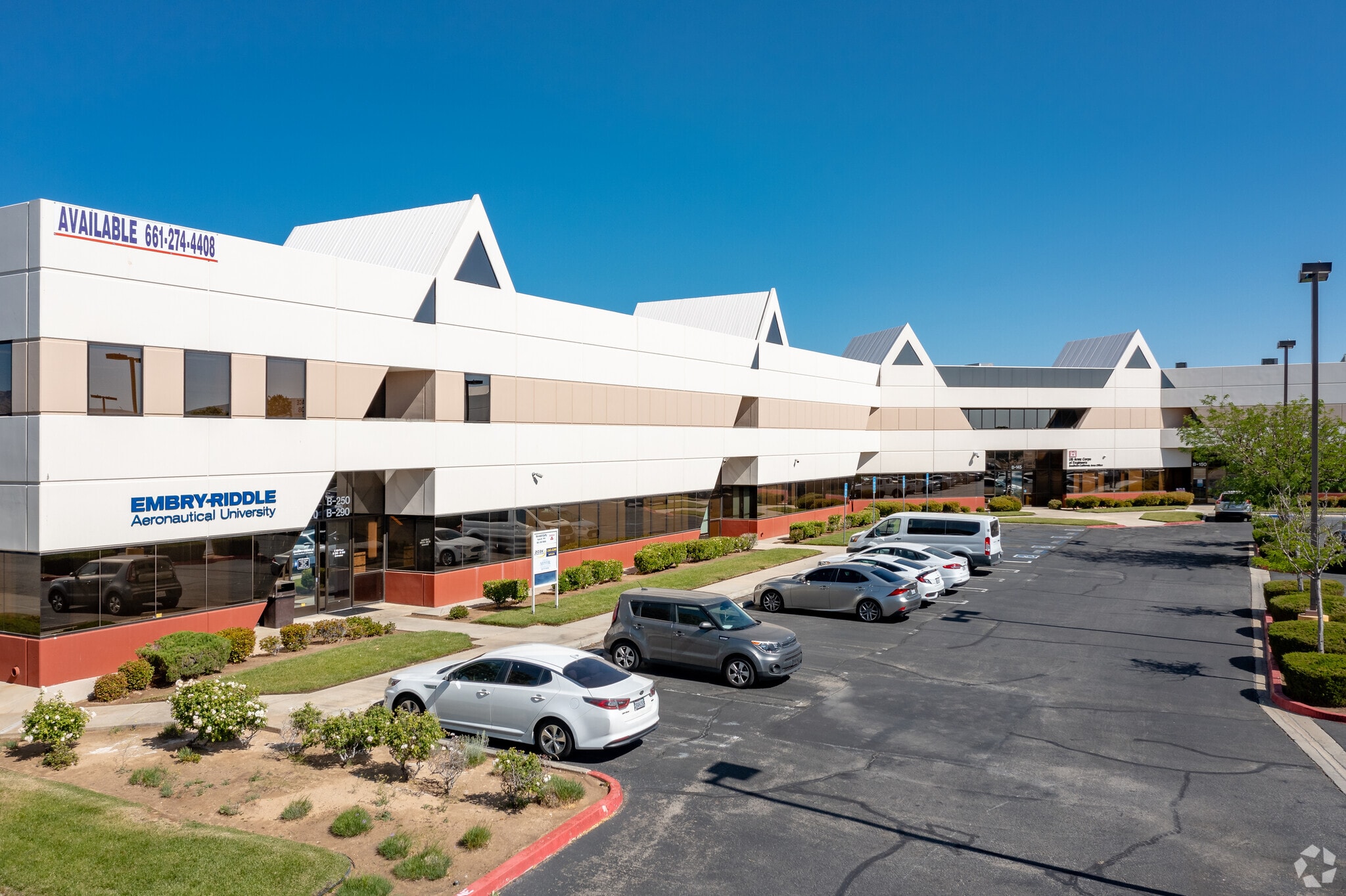 39959 Sierra Hwy, Palmdale, CA to rent Building Photo- Image 1 of 18