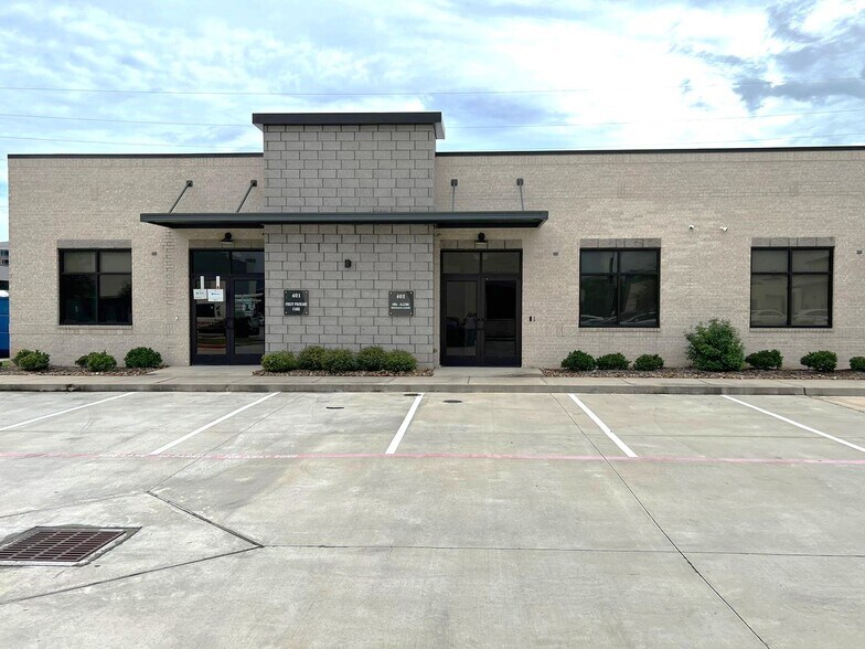 202 Industrial Blvd, Sugar Land, TX for rent - Building Photo - Image 1 of 13