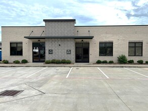 202 Industrial Blvd, Sugar Land, TX for rent Building Photo- Image 1 of 14