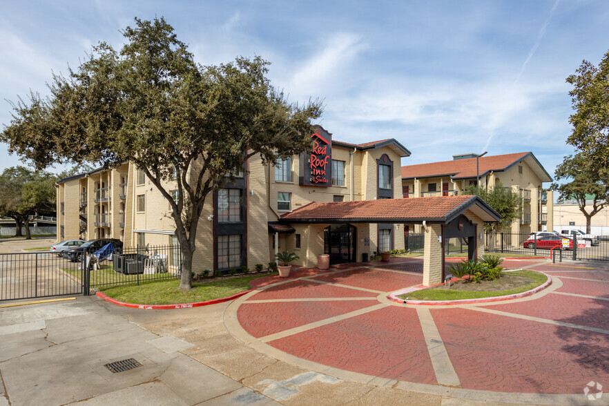 9902 Gulf Freeway, Houston, TX for sale - Building Photo - Image 1 of 19