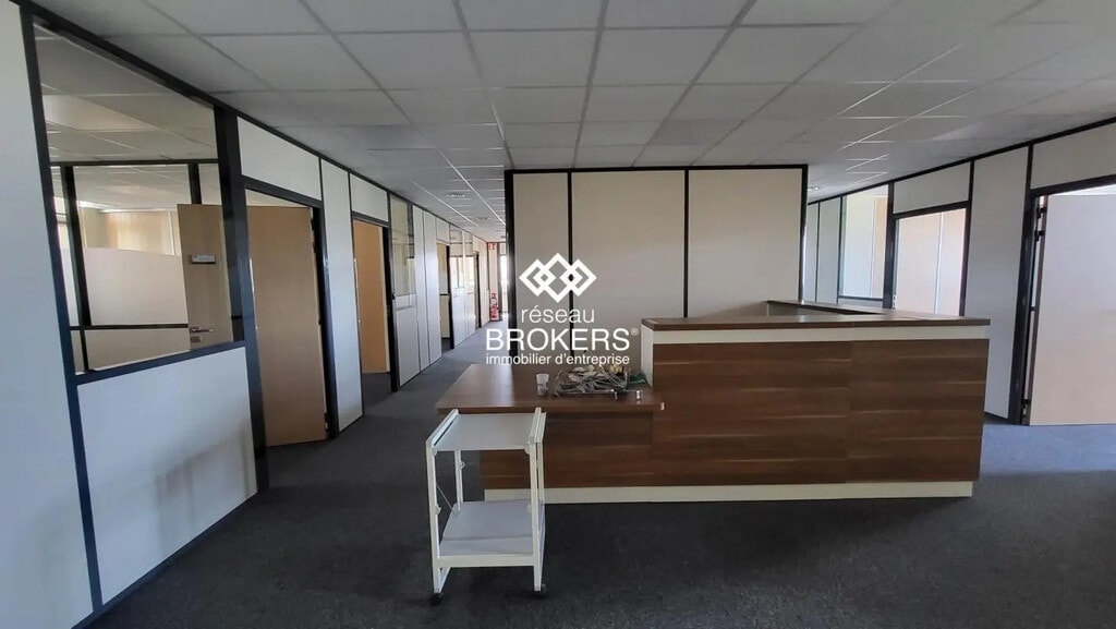 Location Bureaux 278 m² - Photo 1