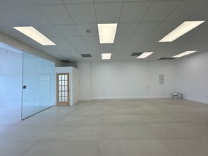 20200 W Dixie Hwy, Aventura, FL for rent Interior Photo- Image 1 of 8