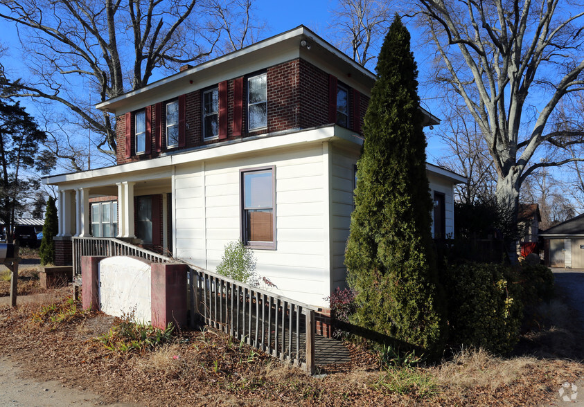 6306 W Market St, Greensboro, NC for sale - Primary Photo - Image 1 of 1