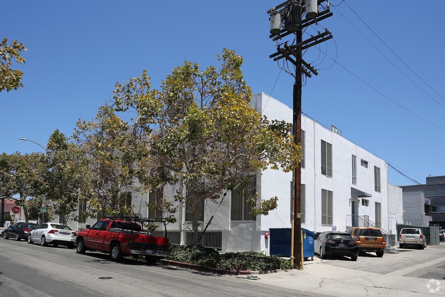 8170 Beverly Blvd, Los Angeles, CA for rent - Building Photo - Image 2 of 6