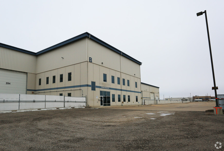 7550 Building 2 Edgar Industrial Dr, Red Deer, AB for sale - Primary Photo - Image 1 of 1