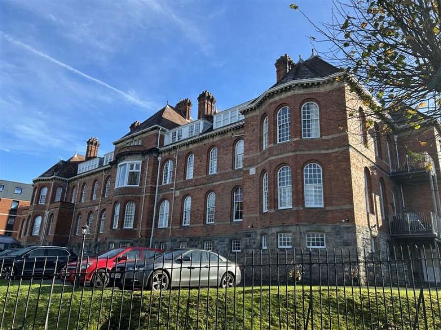 15 Apsley Rd, Plymouth to rent Primary Photo- Image 1 of 3