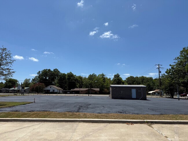More details for 407 N Main St, Lindale, TX - Land to Rent