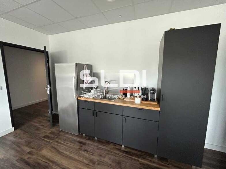 Office in MARCILLY-D'AZERGUES to rent - Interior Photo - Image 3 of 15