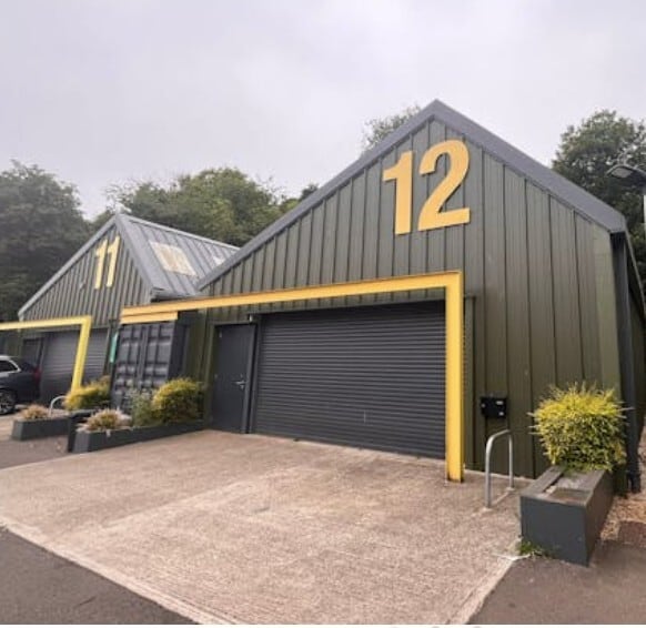 Bellfield Rd, High Wycombe to rent Building Photo- Image 1 of 1