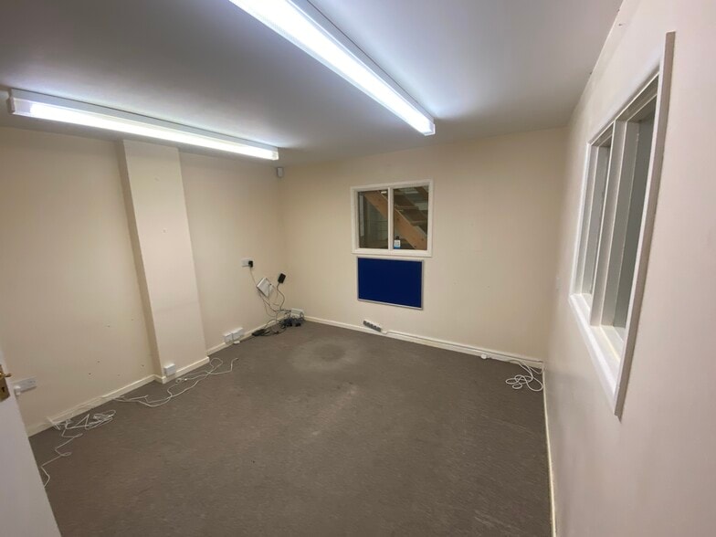 Portway Business Centre, Salisbury to rent - Building Photo - Image 3 of 3