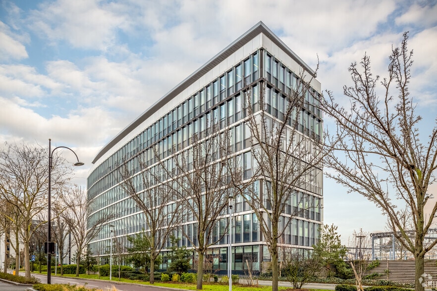 18-20 Rue Des 2 Gares, Rueil-Malmaison to rent - Building Photo - Image 3 of 4