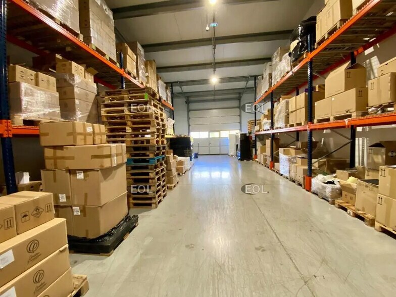 Light Industrial in Rousset to rent - Building Photo - Image 1 of 7