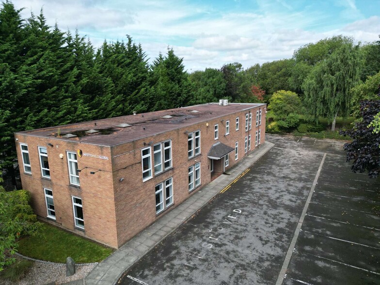 Road Four, Winsford for rent - Building Photo - Image 1 of 2