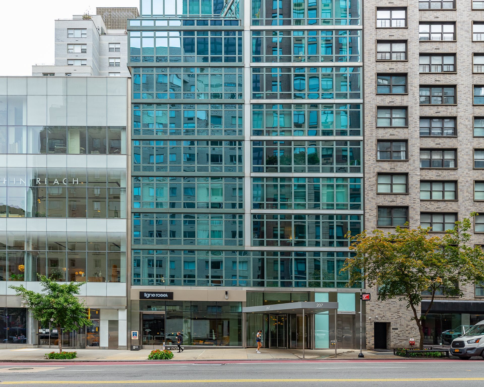 The Manhattan Retail Collection portfolio of 9 properties for sale on LoopNet.co.uk Building Photo- Image 1 of 15