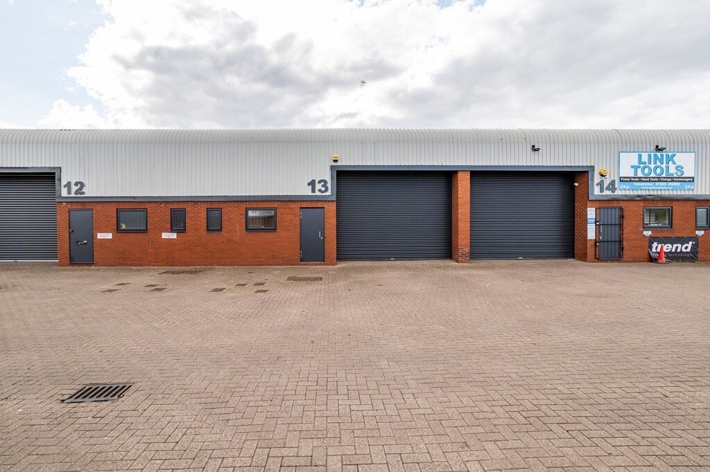 11 Shipston Close, Worcester to rent Building Photo- Image 1 of 5