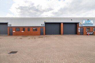 11 Shipston Close, Worcester to rent Building Photo- Image 1 of 5