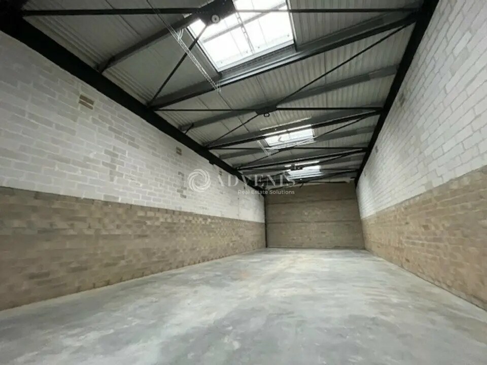 Light Industrial in Plaisir for sale Building Photo- Image 1 of 6