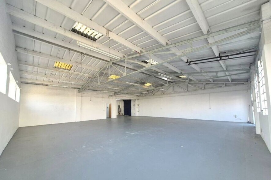 10-15 Station Road Industrial Estate, Hailsham to rent - Interior Photo - Image 2 of 2