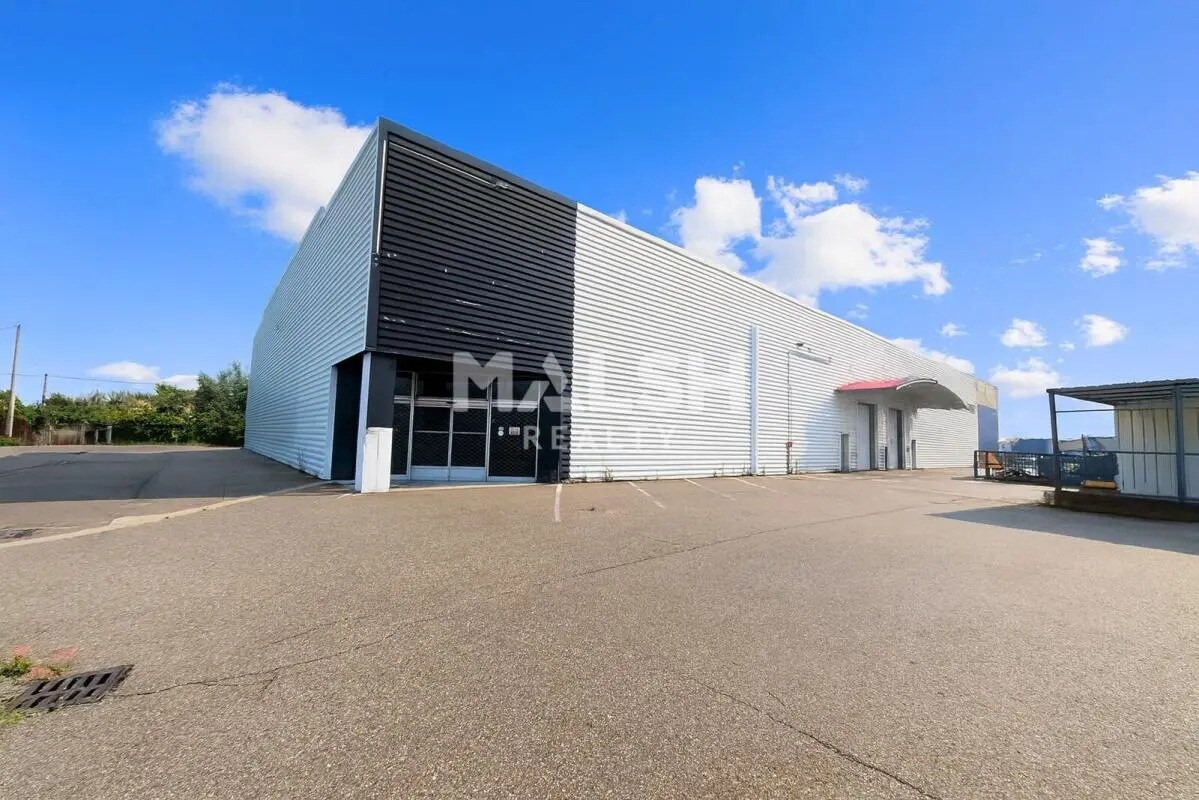 Light Industrial in Vaulx-en-Velin to rent Building Photo- Image 1 of 8