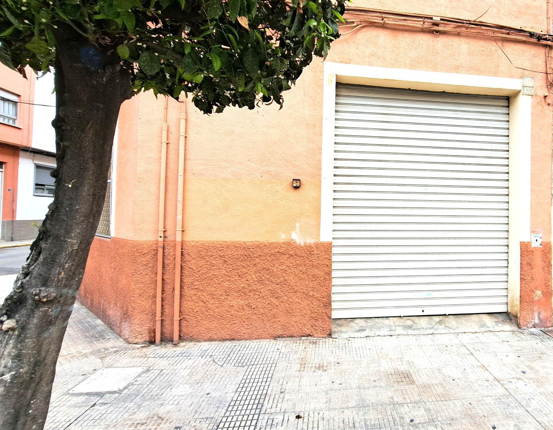 Retail in Carcaixent for sale Building Photo- Image 1 of 14
