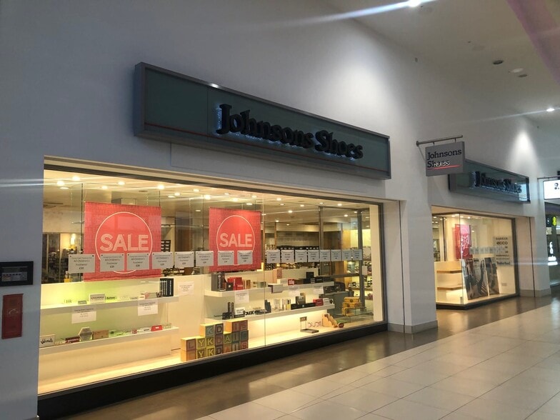 28-28a High St, Walton On Thames to rent - Building Photo - Image 2 of 2