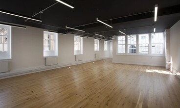 48 Corn St, Bristol to rent Interior Photo- Image 1 of 2