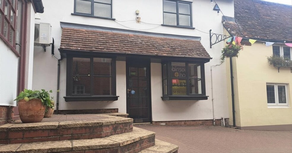 10 Meadow Row, Buckingham to rent - Primary Photo - Image 1 of 1