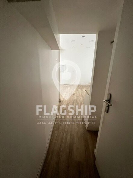 Retail in Charenton-le-Pont to rent - Building Photo - Image 3 of 6