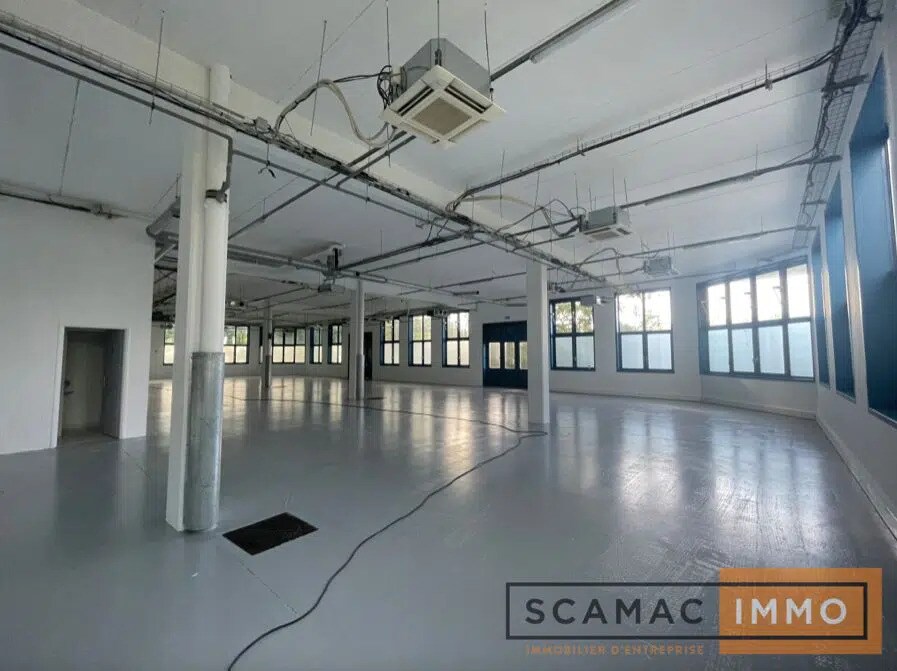 Location Entrepôt 1 795 m² - Photo 1