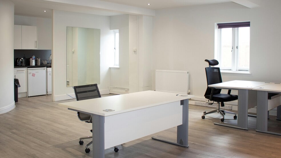 8 Celbridge Mews, London to rent - Building Photo - Image 3 of 19