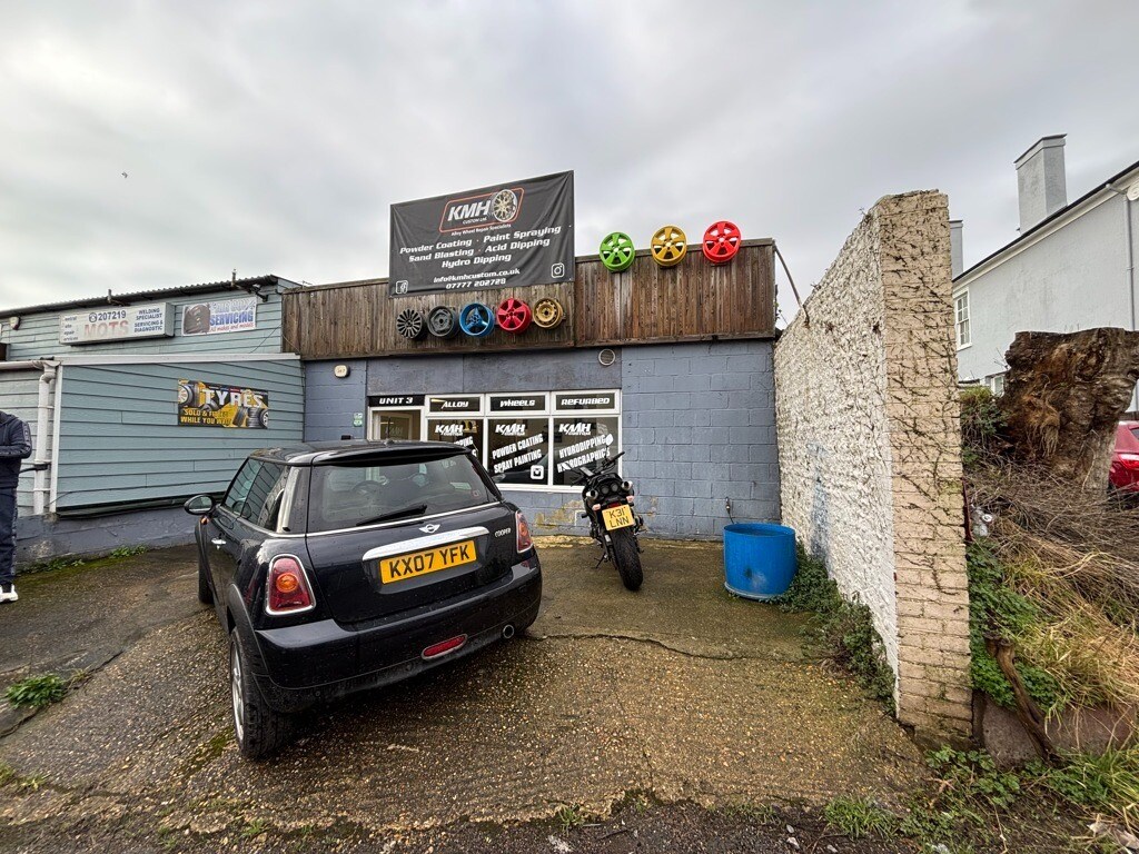 1 Bridge Rd, Worthing to rent Primary Photo- Image 1 of 7