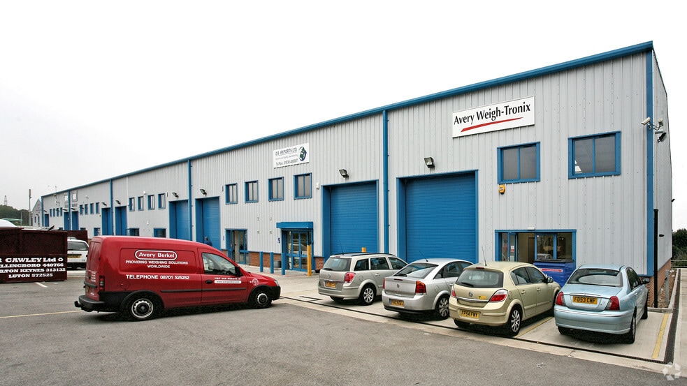 Orion Way, Kettering to rent - Building Photo - Image 2 of 12