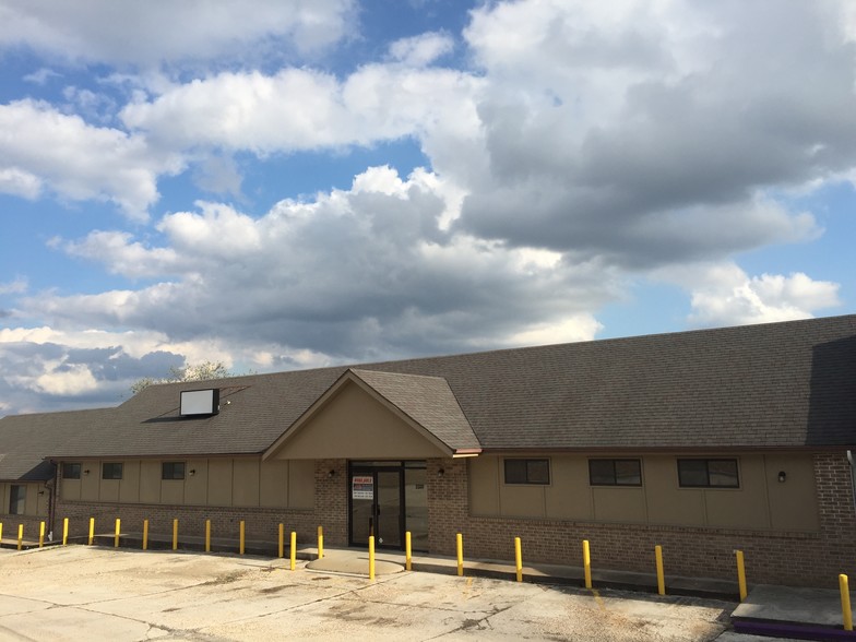 2331 S Business Hwy 65, Hollister, MO for rent - Building Photo - Image 1 of 5