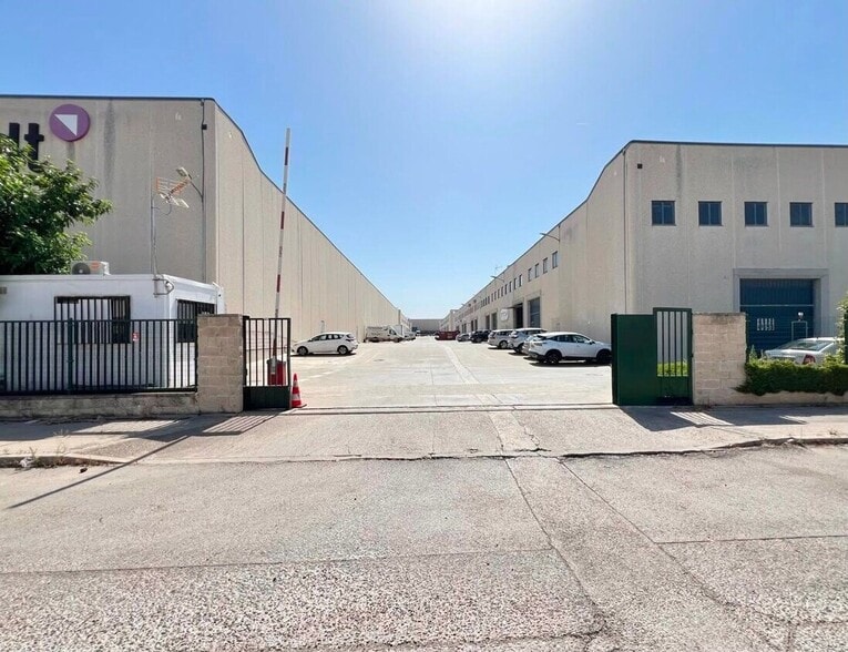 Industrial in Algete, Madrid to rent - Building Photo - Image 2 of 4
