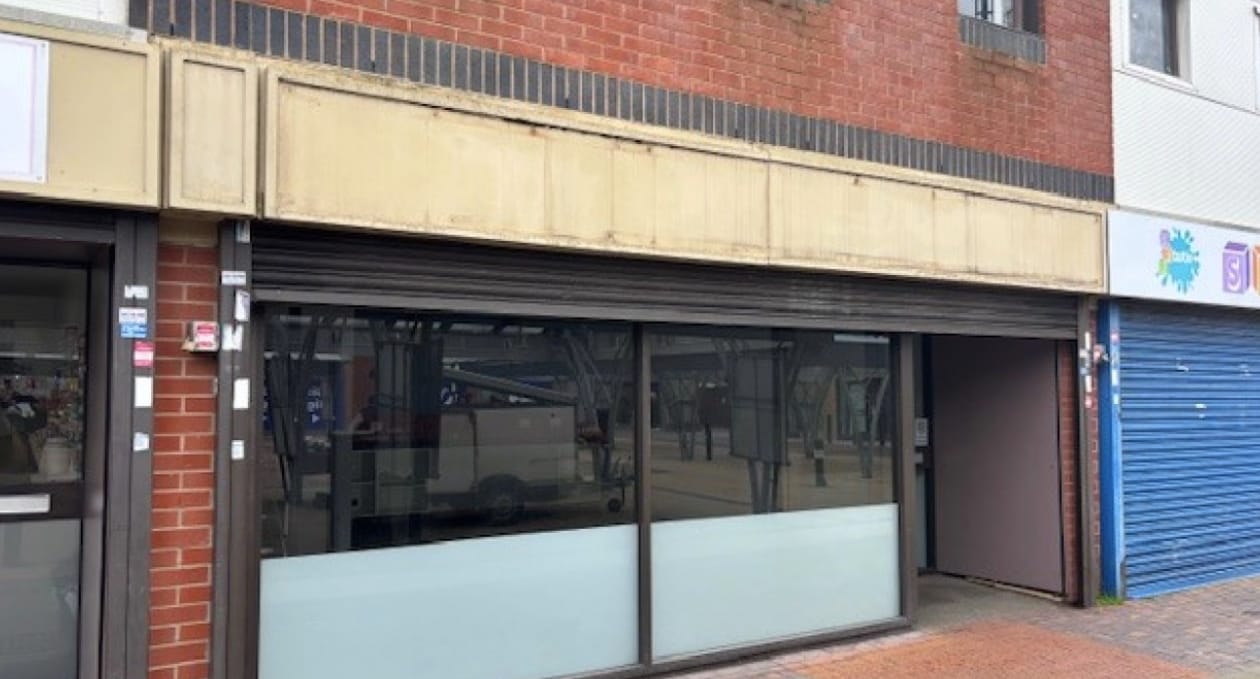 Market Pl, Bloxwich to rent Building Photo- Image 1 of 6