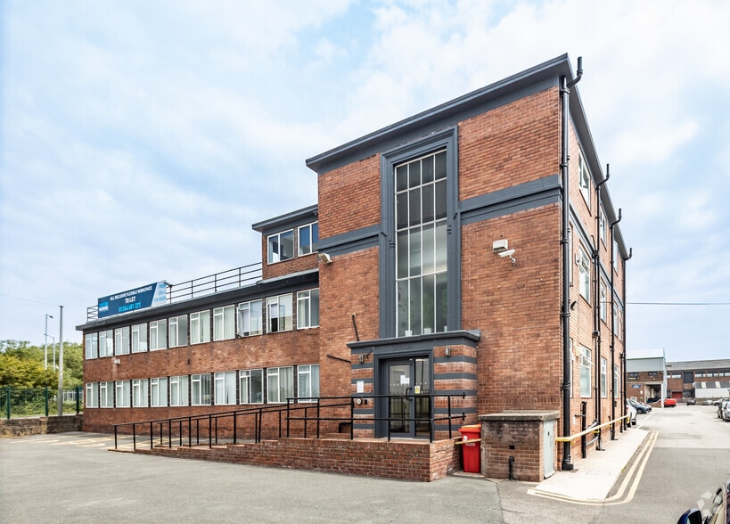 River Ln, Chester to rent - Building Photo - Image 2 of 4