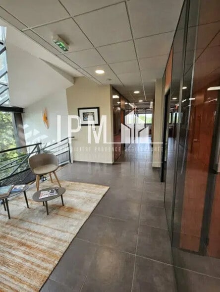 Office in Solliès-Ville to rent - Interior Photo - Image 1 of 5