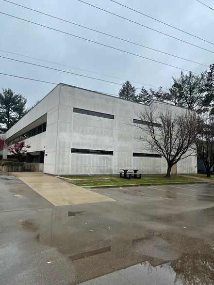 1305 Abbott Rd, East Lansing, MI for rent - Building Photo - Image 2 of 2