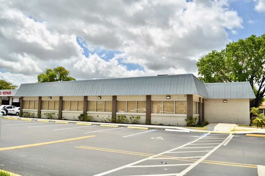 6096 W Oakland Park Blvd, Sunrise, FL for rent - Building Photo - Image 1 of 10