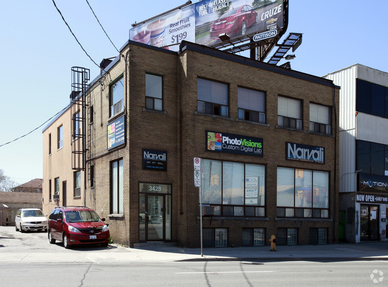 3425 Dundas St, Toronto, ON for sale - Primary Photo - Image 1 of 3